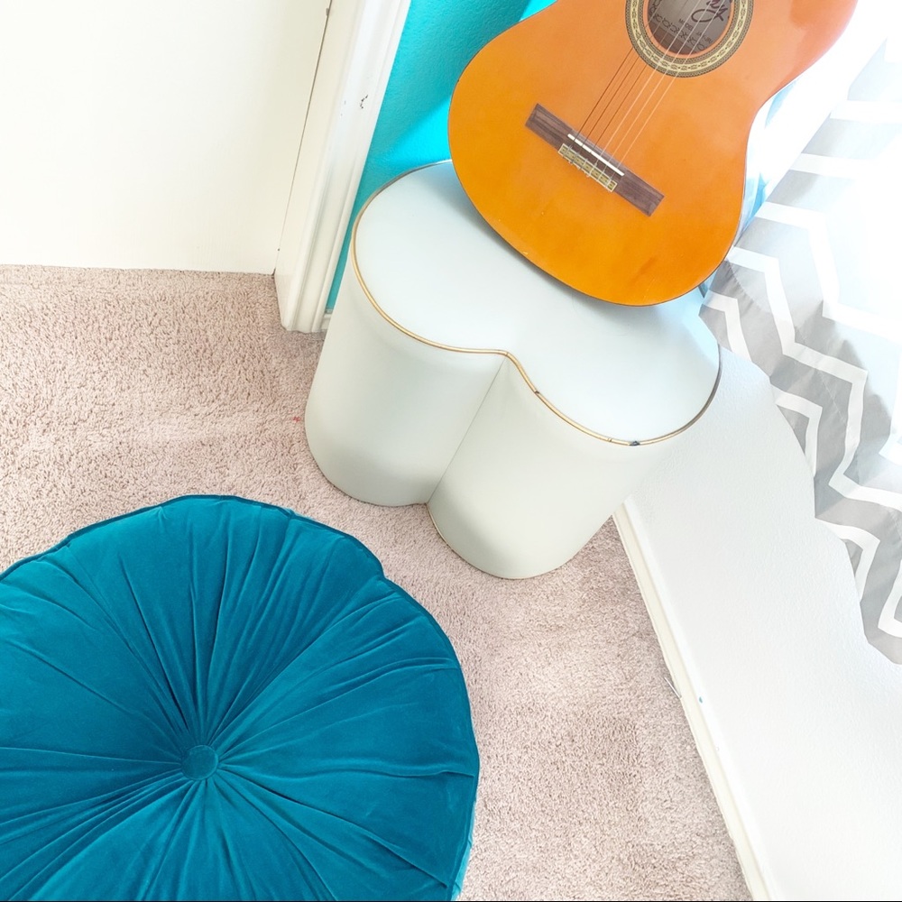 Floor teal large round pillow - Picture 4 of 5